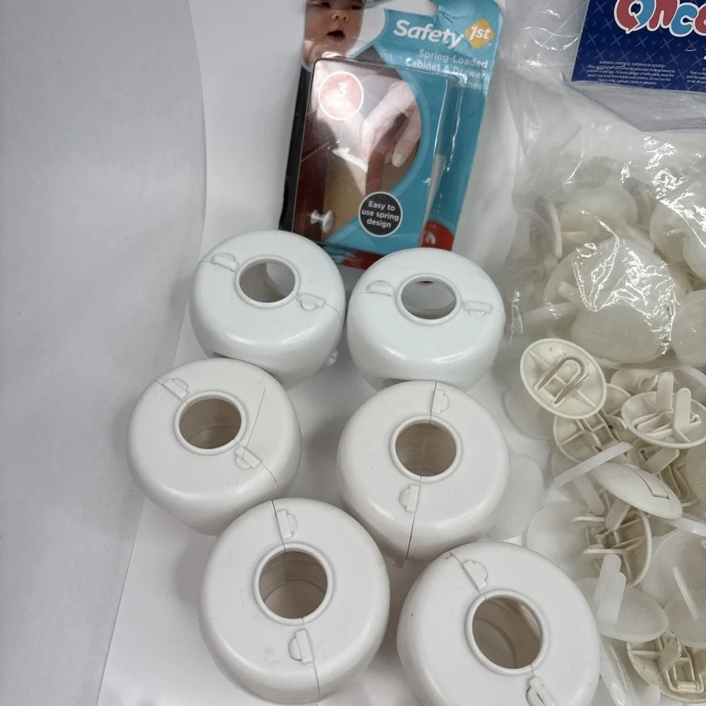 Lot Of Safety1st Child Baby Proof Variety Locks &Outlets Used Nails Not Included